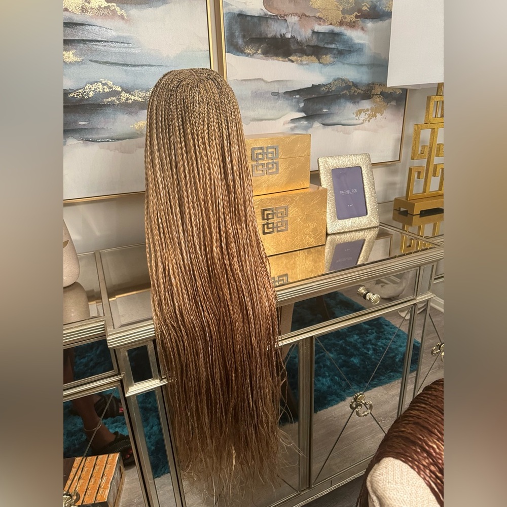 Braided wig - Picture 2 of 3